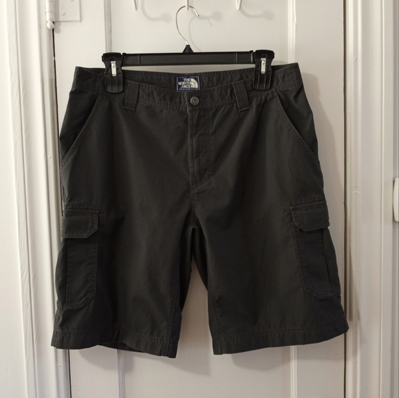 The North Face Dark Gray Cargo Shorts Mens Size 40 - Picture 1 of 14